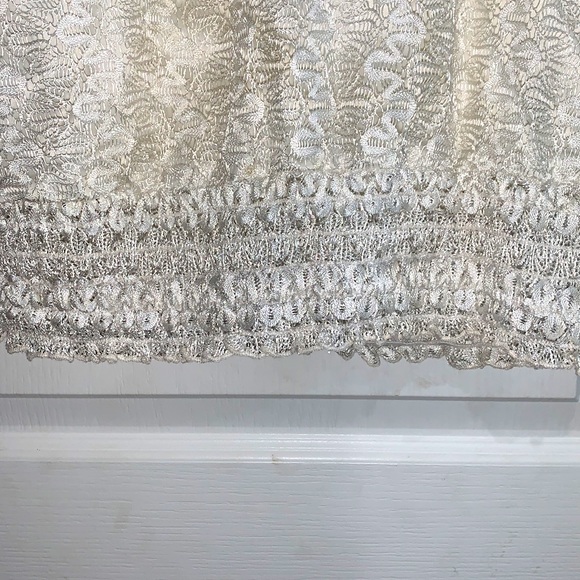 Large Lavish white laced top with tank top underlay - Picture 6 of 7